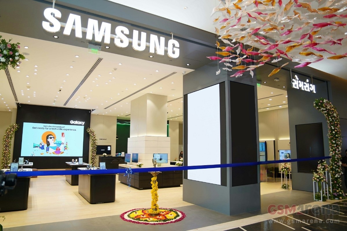 Samsung qatar shop brand mall first launches Samsung qatar shop brand mall first launches